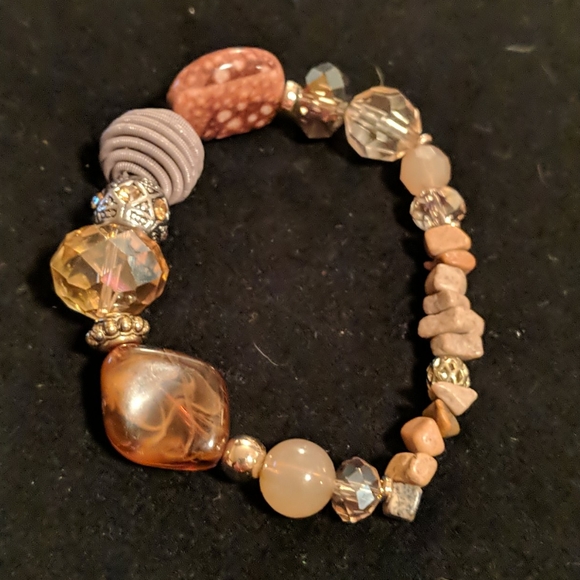 Handcrafted acrylic and metal beads bracel… - Picture 4 of 4